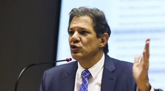 Medidas de corte de gastos serão inseridas em novo projeto, diz Haddad