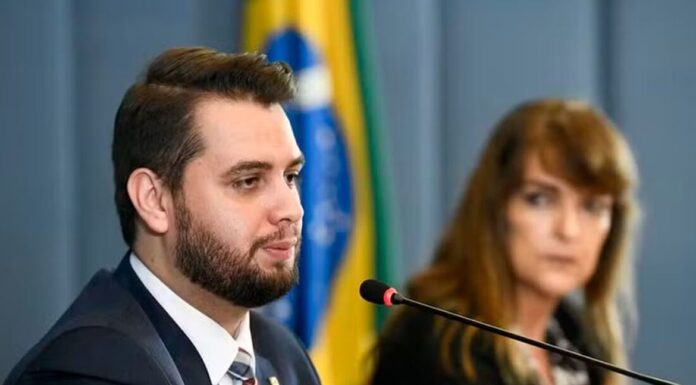 Polícia Federal prende Filipe Martins, condenado pela trama golpista