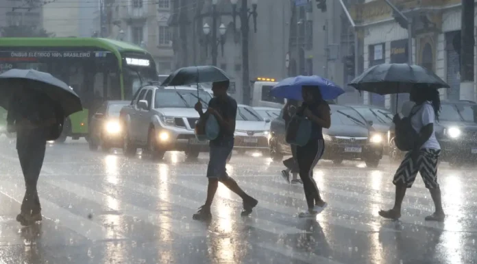 Chuvas fortes causam novas enchentes na Grande São Paulo