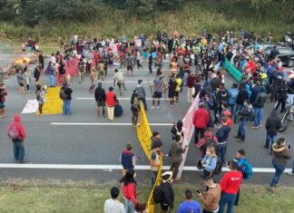 Indígenas bloqueiam Rodovia dos Bandeirantes em São Paulo