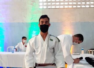 Judoca de Cotia é oficializado faixa preta 2º Dan em cerimônia de graduação