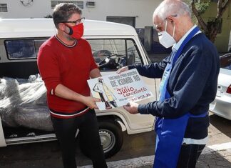 Grupo arrecada R$ 30 mil e doa Kombi para pastoral de padre Júlio Lancellotti fazer entregas a moradores de rua em SP
