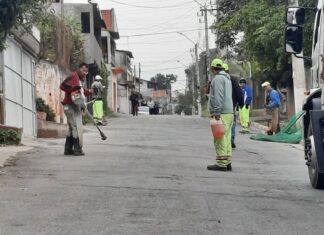 Equipes de obras fazem força-tarefa e realizam limpeza no bairro Jd. Primavera, em Cotia