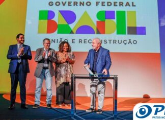 Lula assina decreto com regras de apoio ao setor cultural