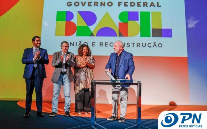 Lula assina decreto com regras de apoio ao setor cultural