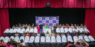 Prefeito Marcos Tonho acompanha mais uma entrega do Kit Mãe Parnaibana