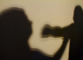 No Brasil, uma mulher é vítima de violência a cada quatro horas