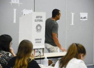 Oito municípios elegeram prefeitos no domingo