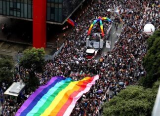 Parada do Orgulho LGBT+ de São Paulo volta à Paulista no domingo