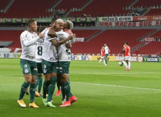 Palmeiras supera expulsão e vence Internacional no Brasileiro