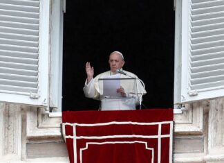 Papa Francisco passa por cirurgia e reage bem a procedimento