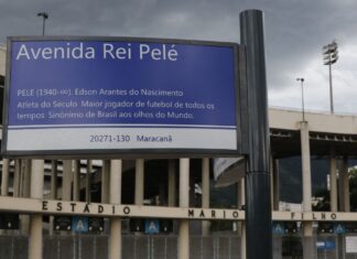 Prefeitura instala placas da Avenida Rei Pelé, em frente ao Maracanã
