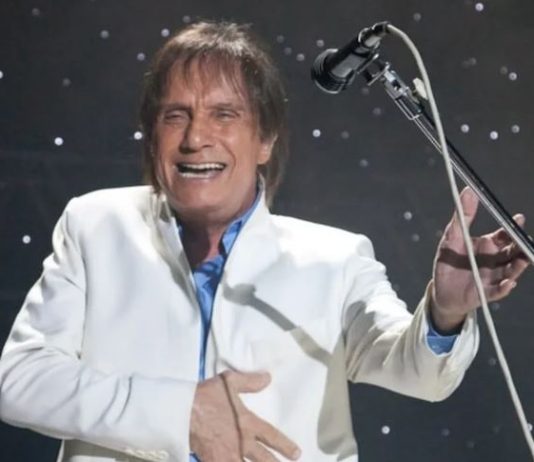 Roberto Carlos volta aos palcos apos alta medica