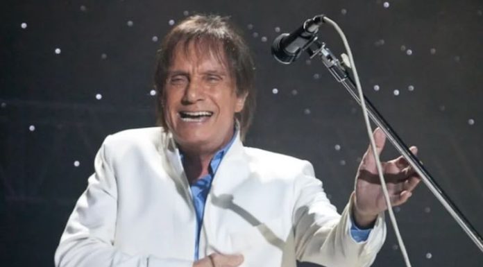Roberto Carlos volta aos palcos apos alta medica