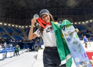 Rayssa Leal conquista prata no Mundial de skate street no Japão