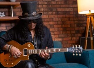 Slash ganha homenagem ao completar 15 anos de sobriedade