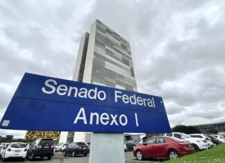 Senado aprova política de estímulo à informatização de escolas