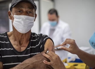 Cotia reduz para 60+ a idade para recebimento da dose adicional da vacina