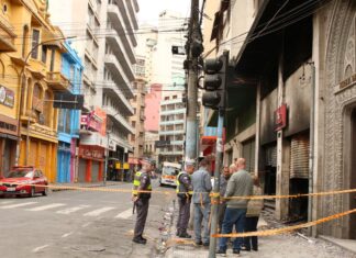 Vistoria descarta risco iminente em prédio incendiado na 25 de março