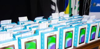 Tecnologia em Jandira: Doutor Sato entrega mais de 300 tablets aos Agentes Comunitários de Saúde