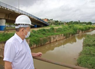 Em mais uma ação preventiva em Jandira, Doutor Sato realiza limpeza do Rio Barueri-Mirim