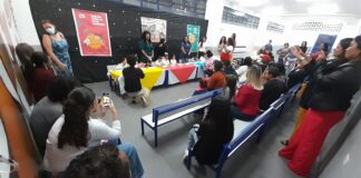 Alunos de escola de Jandira lançam livro
