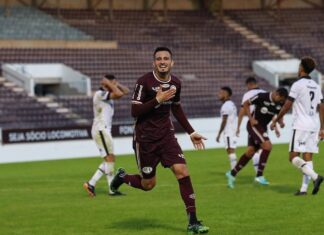 Vitinho comemora gol pela Ferroviária: ‘Sempre bom ir às redes”
