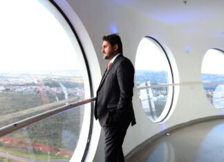 Inclusão digital de jovens de baixa renda é prioridade do governo