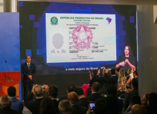 Governo entrega primeiras carteiras de identidade nacional