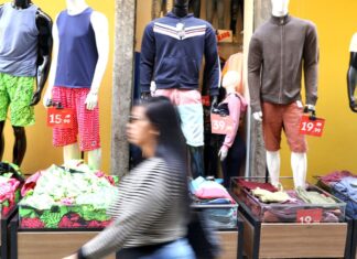 Comércio encerra semestre com pior nível de confiança em 2 anos