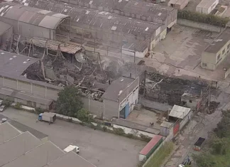 Incêndio atinge galpão de reciclagem na Grande SP