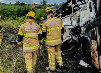 Polícia identifica 26 das 41 vítimas do acidente em Teófilo Otoni