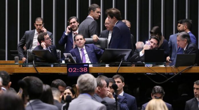 Adiada votação de projeto que cria novo regime para socorrer ou liquidar bancos Adiada votação de projeto que cria novo regime para socorrer ou liquidar bancos
