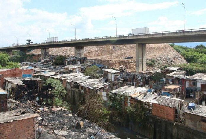 Adiado debate sobre criação de censo específico para mapear déficit habitacional