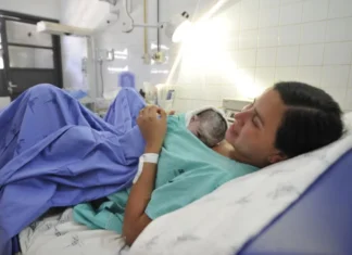 Mães são maioria entre cuidadoras de pacientes com doenças raras