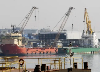 Superávit da balança comercial cai 65,1% em janeiro
