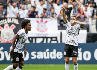 Sob olhares do novo técnico, Corinthians vence Bragantino no Paulista