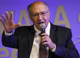 Alckmin diz que Brasil vai negociar tarifaco