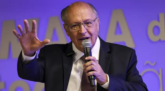Alckmin diz que Brasil vai negociar tarifaco