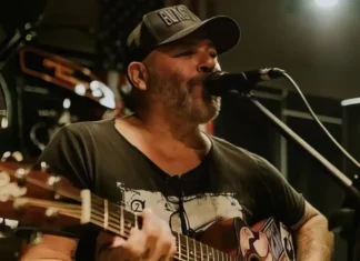 Baixista da banda Ultraje a Rigor tem alta após 4 meses de internação