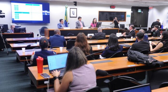 Anac defende em audiência na Câmara que passageiros indisciplinados sejam proibidos de voar Anac defende em audiência na Câmara que passageiros indisciplinados sejam proibidos de voar
