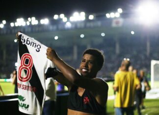 Vasco confirma ida do jovem volante Andrey Santos para o Chelsea
