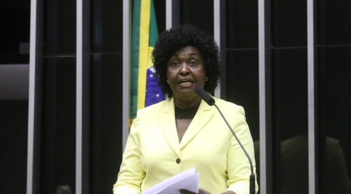 Aprovado texto-base de projeto que cria o Dia Marielle Franco em homenagem aos defensores de direitos humanos Aprovado texto-base de projeto que cria o Dia Marielle Franco em homenagem aos defensores de direitos humanos