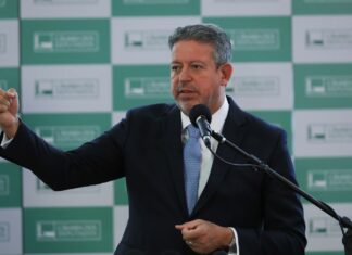 Lira quer mais deputados em comissões mistas para destravar MPs