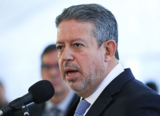 Lira diz ao STF que tramitação de MPs é assunto interno do Congresso
