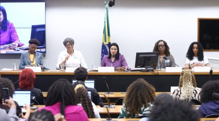 Às vésperas da Marcha das Mulheres Negras, especialistas apontam disparidades no mercado de trabalho Às vésperas da Marcha das Mulheres Negras, especialistas apontam disparidades no mercado de trabalho