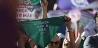 Manifestantes protestam contra PL do Aborto no Rio e em São Paulo