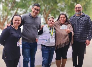 Estudante de Cotia recebe medalha por participar de olimpíada internacional de matemática