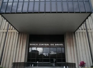 Banco Central anuncia primeira intervenção no câmbio em 2025