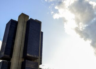 Capacidade de pagamento de famílias e microempresas piorou, diz BC